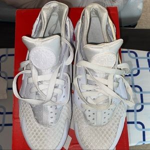 Nike Air Huarache white (men’s size) 8.5